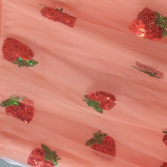 Strawberry dress - Picture 3 of 3